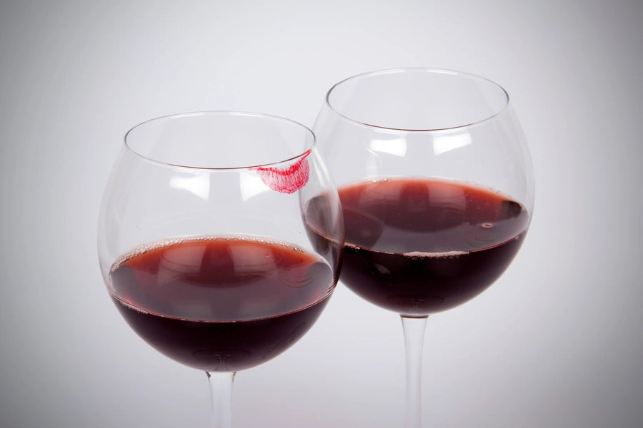 Effective Strategies for Removing Lipstick Marks from Glassware in Pubs and Bars